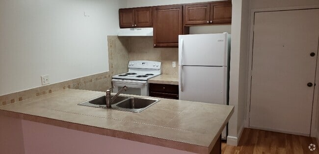 Building Photo - 2501 Riverside Dr