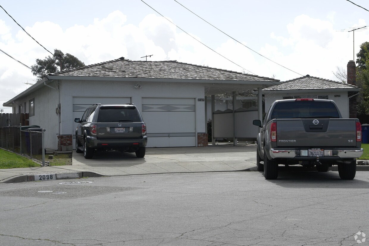 Building Photo - 2085 Sundberg Ave