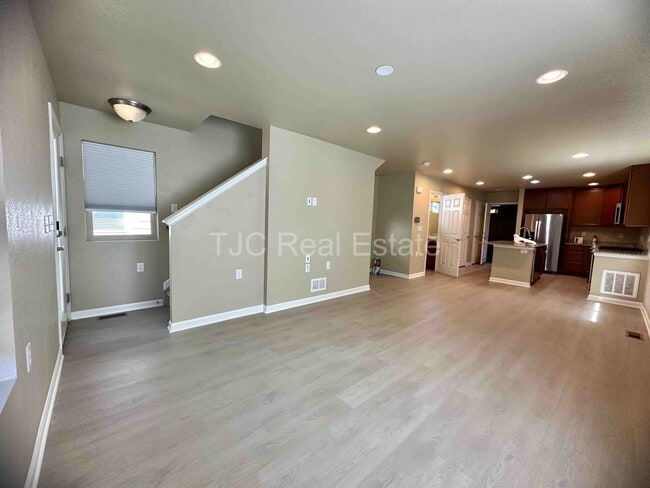 Photo - Fenced Side Yard! House