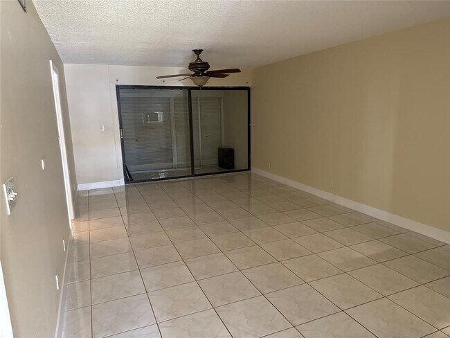 Foto del edificio - 3777 NW 78th Ave