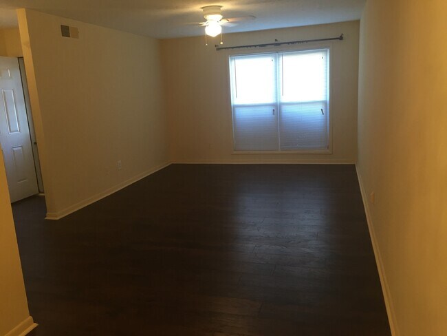 Building Photo - 115 Governors Dr