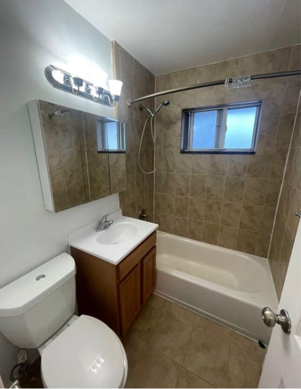 Building Photo - 245 Kinderkamack Rd