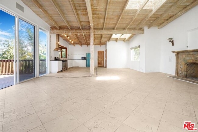 Foto del edificio - 960 N Tigertail Rd