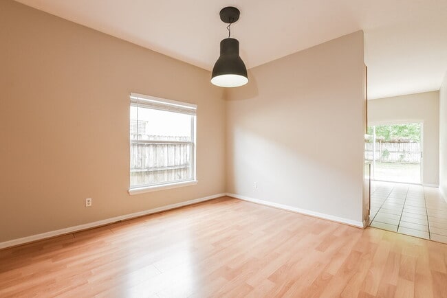 Foto del edificio - 10531 Leader Ln