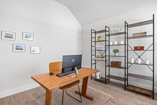 Foto del edificio - 532 Elm Green St