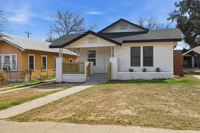 Foto del edificio - 1230 Hammond Ave