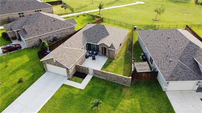 Foto del edificio - 14313 Joe Pool Ln