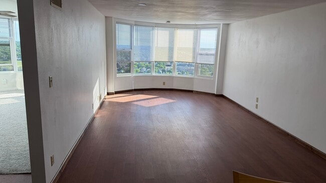 Building Photo - 2525 S Shore Dr
