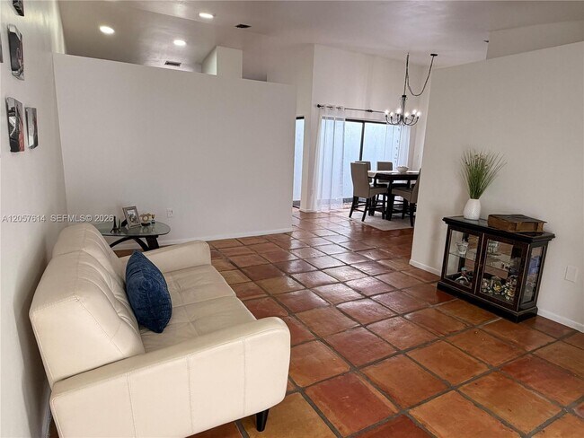 Foto del edificio - 6641 NW 174th Ter