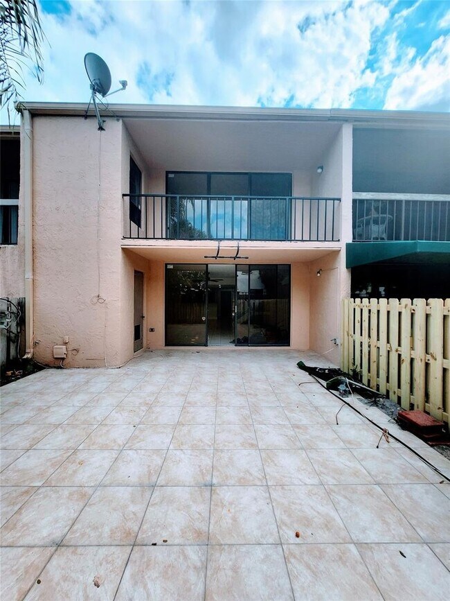 Foto del edificio - 793 NE 206th St