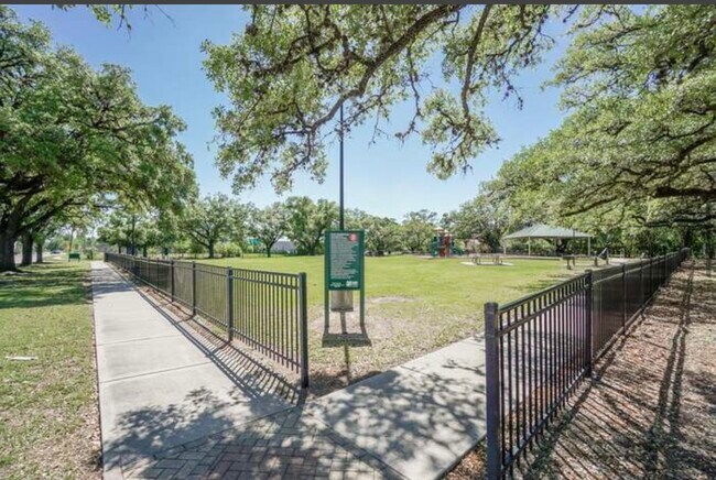 Foto del edificio - 3351 Kilgore St