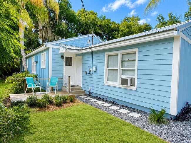Foto del edificio - Classic character with cozy comfort in this FURNISHED 1Bedroom / 1Bath Duplex home at Fruitland P...