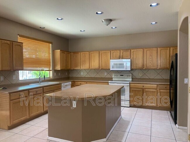 Foto del edificio - 3722 E Kimball Rd