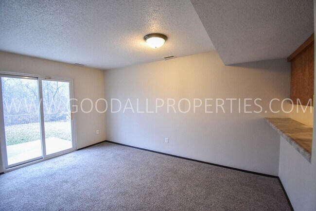 Foto del edificio - Get half off your first month’s rent when ...