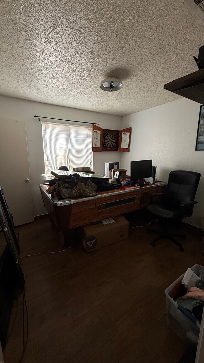 Building Photo - 1610 Mona Dr