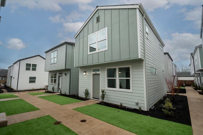 Foto del edificio - Move In Special Up to 3 Month's Free !! Ne...