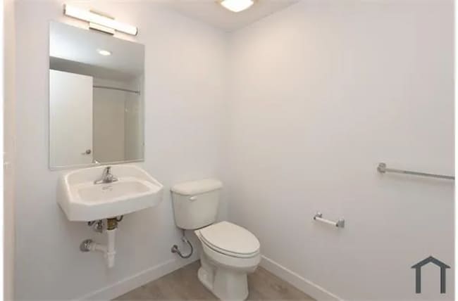 Building Photo - Gorgeous 1 bed/1 bath and Studio units ~ LA City Section 8 Voucher Accepted!