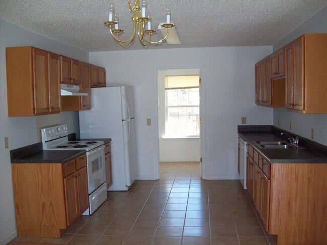 Building Photo - Duplex For Rent