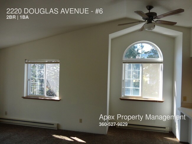 Building Photo - 2220 Douglas Ave