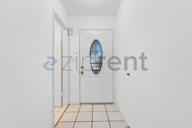 Building Photo - Unit