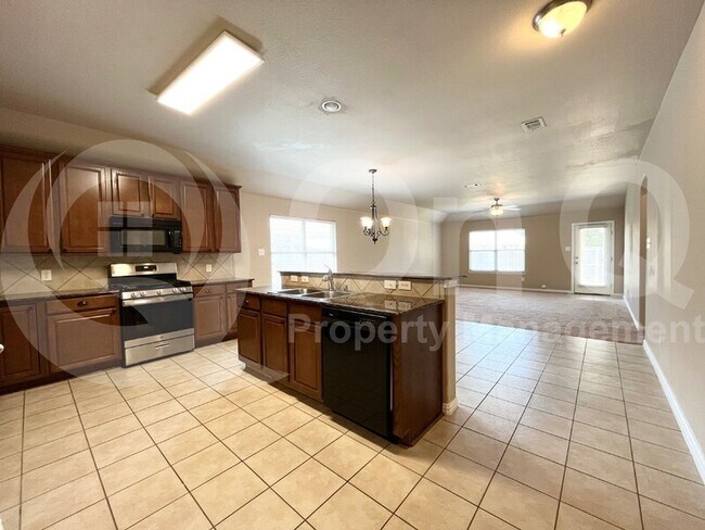 Foto del edificio - 2112 Willow Creek Dr