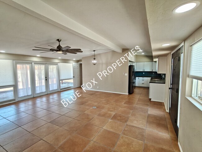 Foto del edificio - 5449 E Holmes St