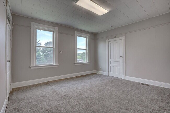 Building Photo - 4338 Vine St