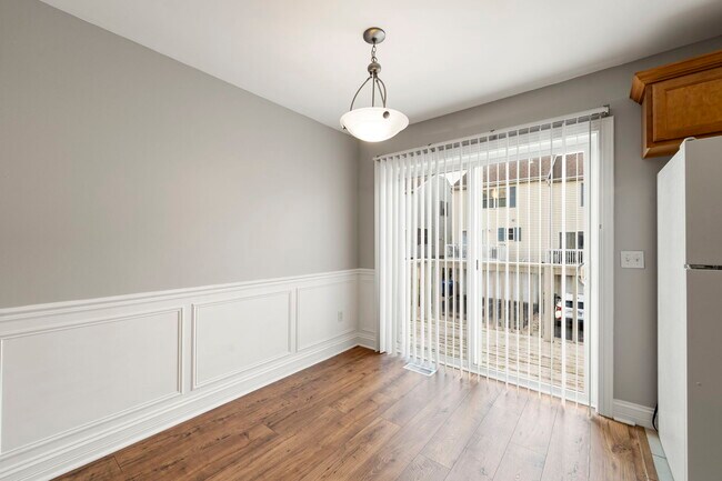 Foto del edificio - 221 W Cortland Center Rd