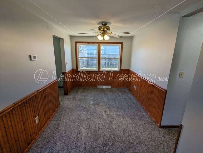 Building Photo - Sheffield Lake 4 bedroom cape cod with att...