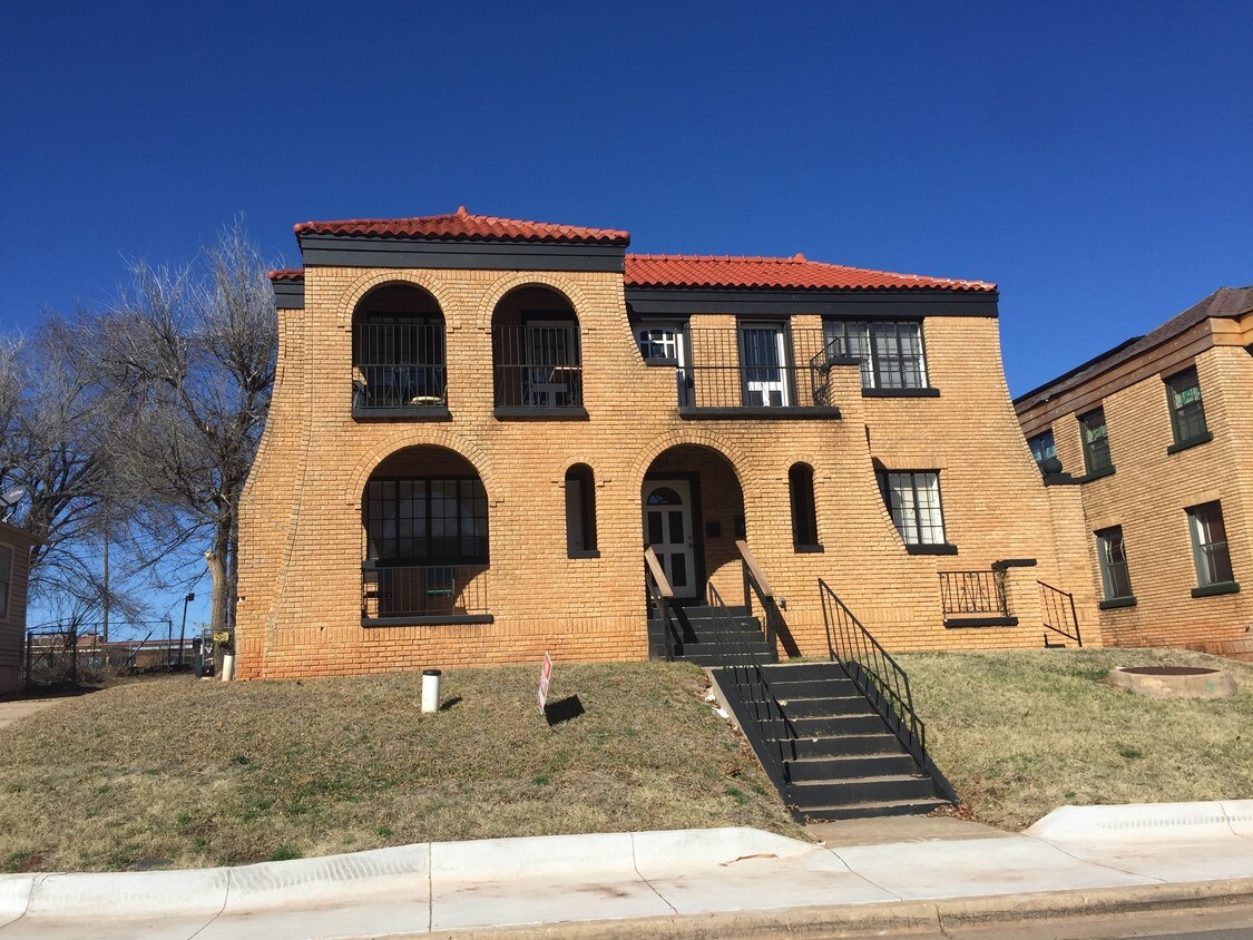 Primary Photo - 1009 NE 21st St