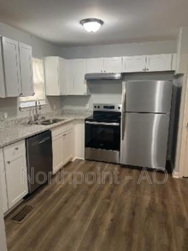 Building Photo - 7223 Lakeview Dr SW