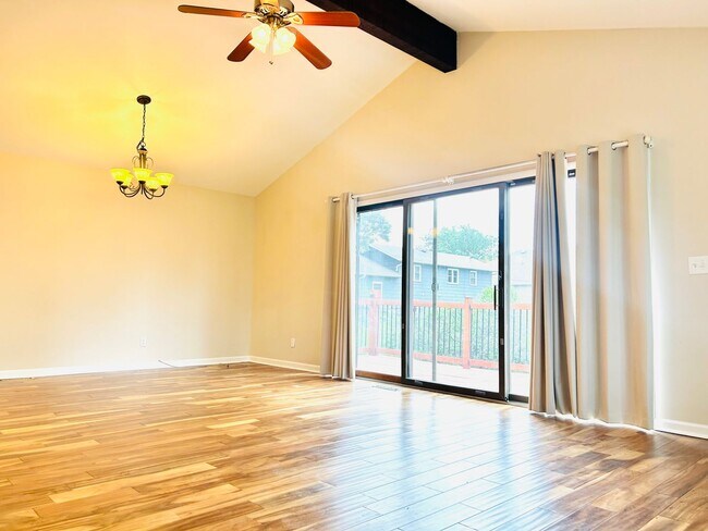 Foto del edificio - Beautiful Home, Close to Milford Lake