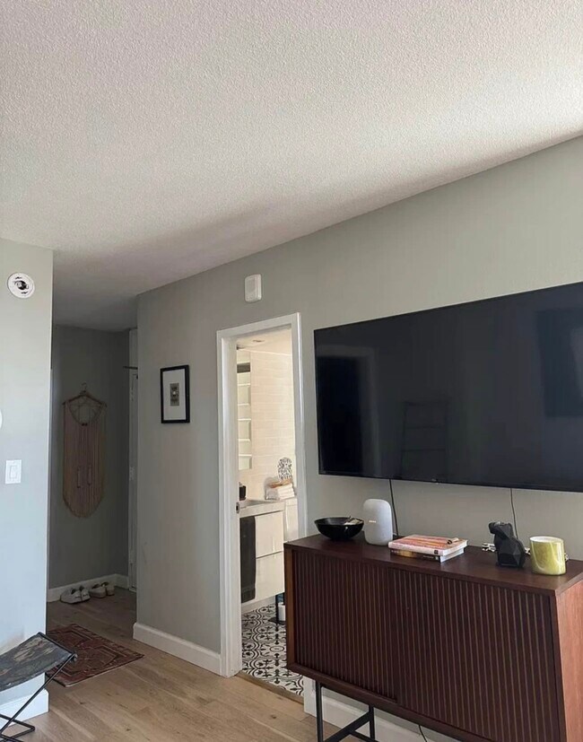 Foto del edificio - 4242 East West Hwy