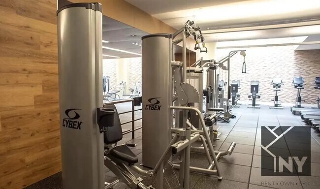 Foto del edificio - 451 W 37th St