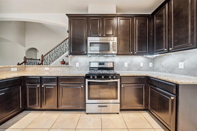 Building Photo - 1306 S Maple Dr