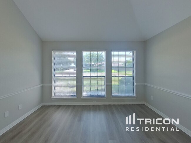 Foto del edificio - 653 Edgewood Dr