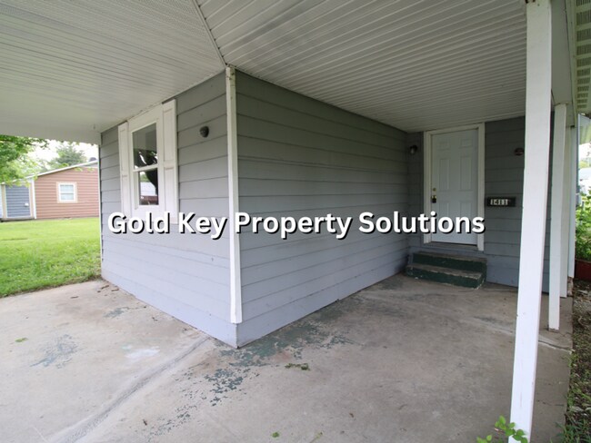 Foto del edificio - Nicely updated 3 BR 1 BA House with Covered Front Porch and Central Air (SECTION 8 APPROVED)