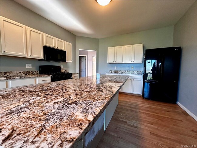 Building Photo - 9 Bridle Ct