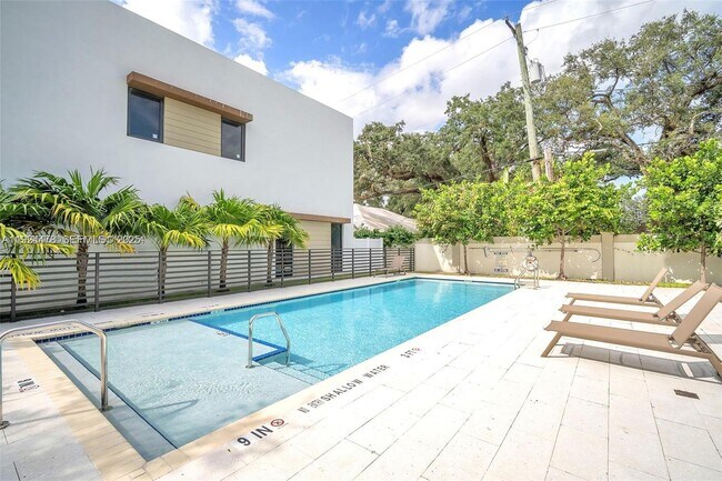 Foto del edificio - 4181 N Oak Pl