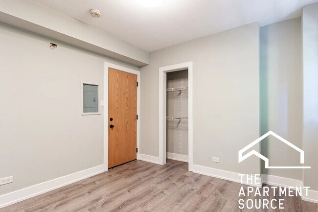 Foto del edificio - 505 W Belmont Ave