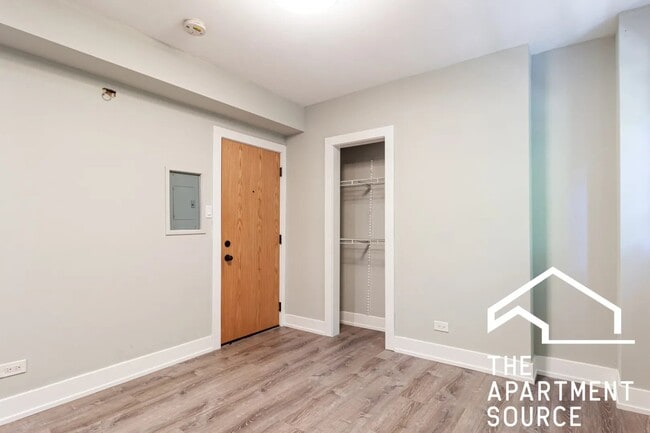 Building Photo - 505 W Belmont Ave
