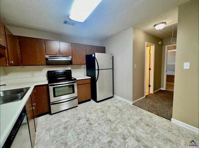 Building Photo - 323 Somerset Dr