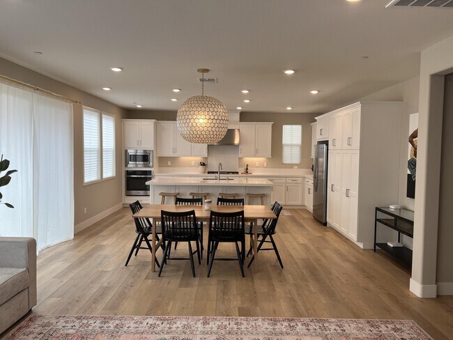 Foto del edificio - 6690 Spartina Ct