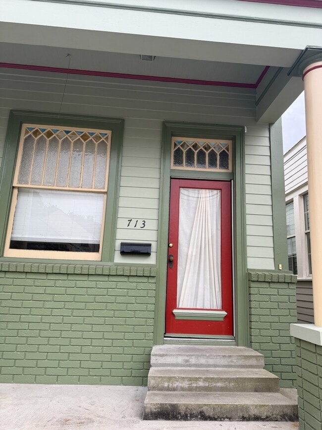 Front Entrance - 713 Evelina St