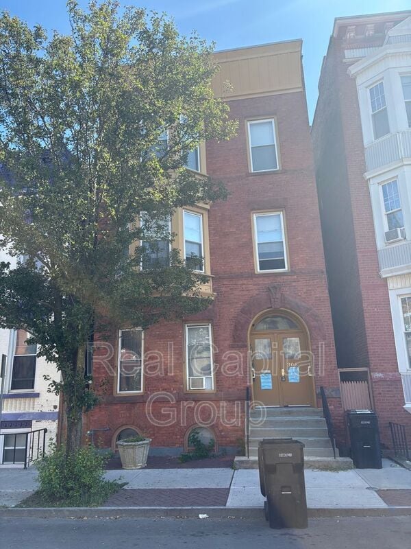 Building Photo - 306 3rd St