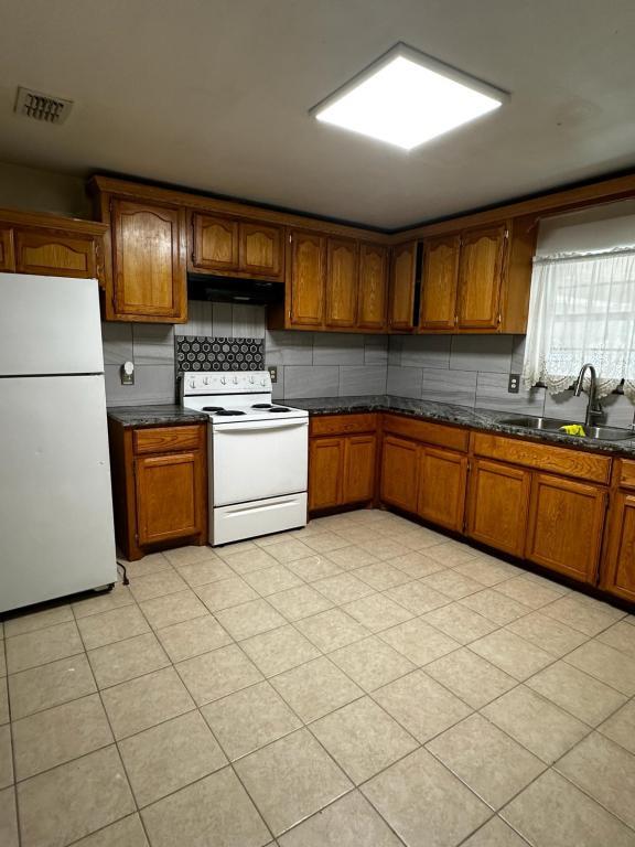 Building Photo - 1024 Matamoros St