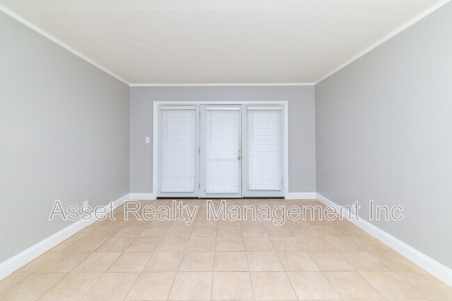 Building Photo - 431 Canberra Dr