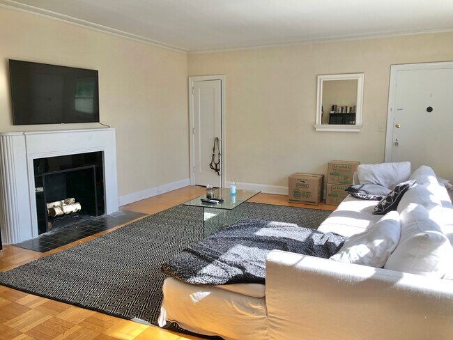 Foto del edificio - 3222 Country Club Rd