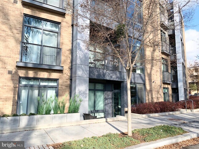 Building Photo - 525 Water St SW