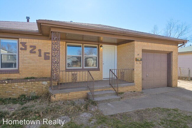 Building Photo - 3 br, 1.5 bath House - 3216 SE 19th Street